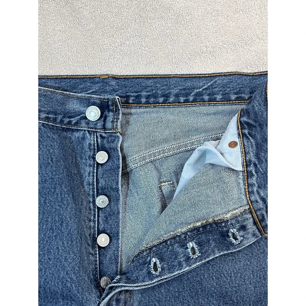 VTG Levis 501XX Jeans Mens 34x34 Med Wash Straight Button Fly Made In USA Y2K